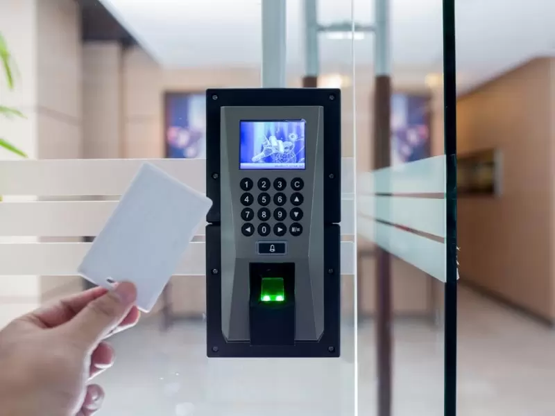 Установка и настройка домофонии, а также системы контроля и управления доступом (СКУД)